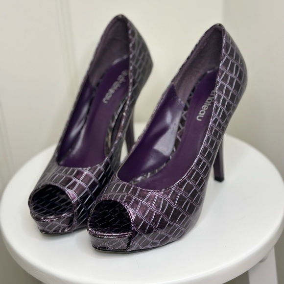 Purple Faux Alligator Le Chateau Heels - Picture 1 of 5